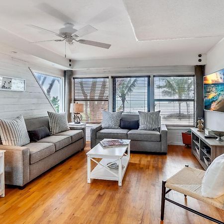 セント・ピート・ビーチ Sunset Beach House - Allヴィラ エクステリア 写真