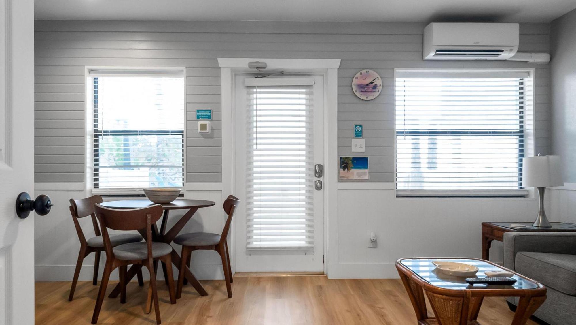 セント・ピート・ビーチ Sunset Beach House - Allヴィラ エクステリア 写真